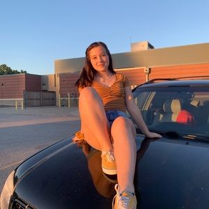 Meet your Posher, Abbey